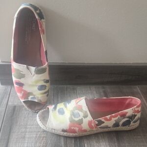Toms Flat Peep Toe Floral Ikat Print 8.5